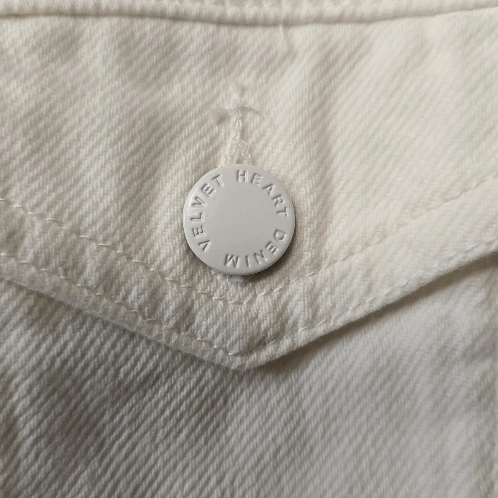 Velvet Heart White Cropped Jean Jacket Size L-NWT - Picture 8 of 16